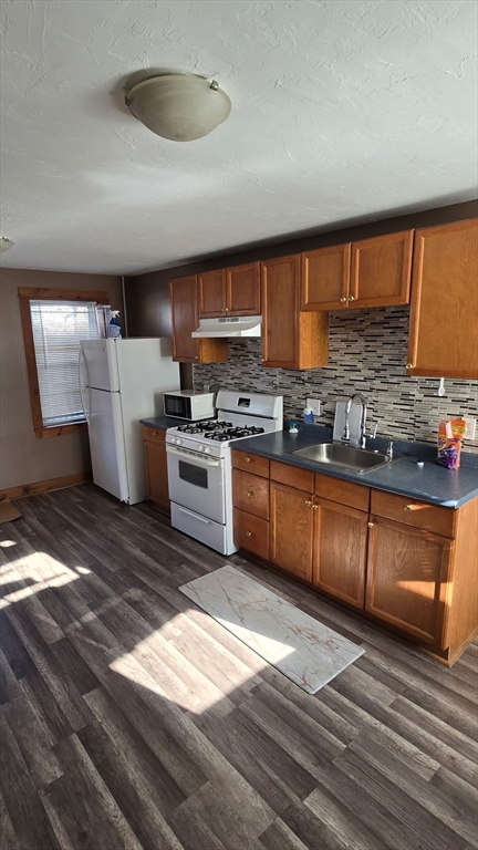 166 Pleasant St, Leominster