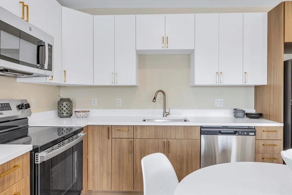 375 Cummins Highway, Roslindale