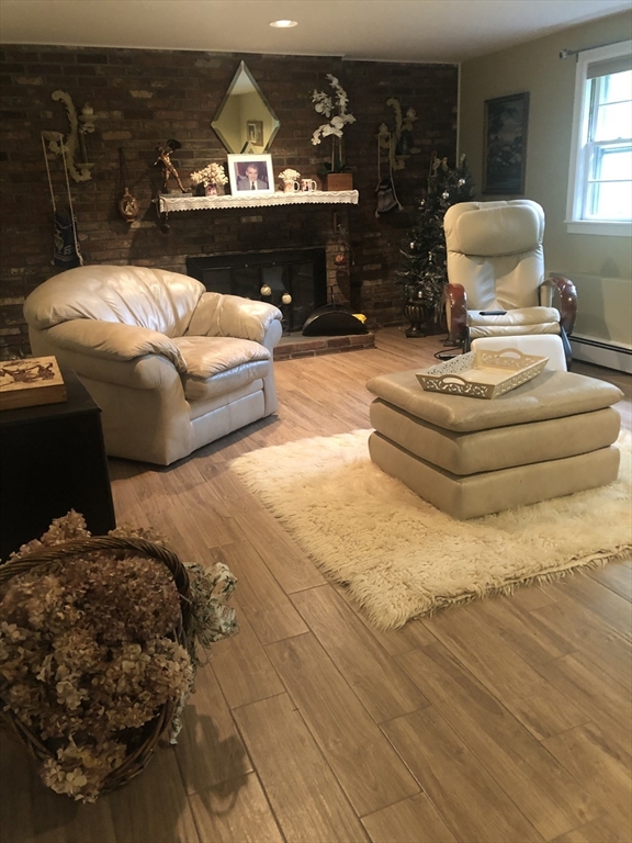 103 Sherburn Cirle, Weston