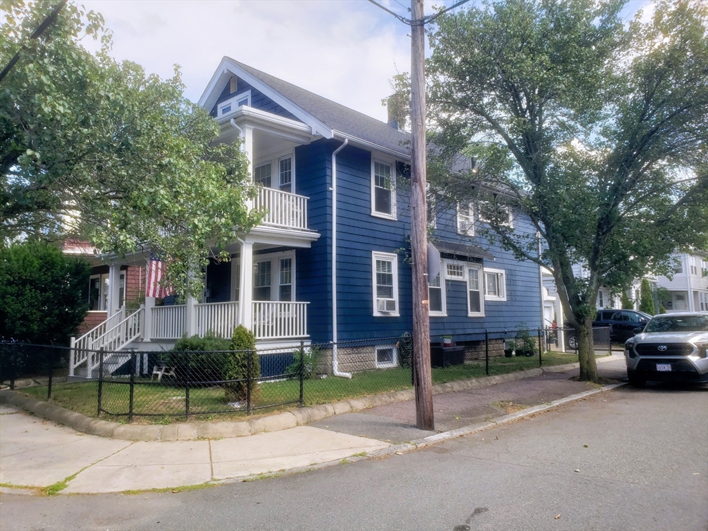 25 Emerald St, Medford