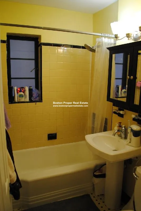 69 Strathmore Rd, Brighton