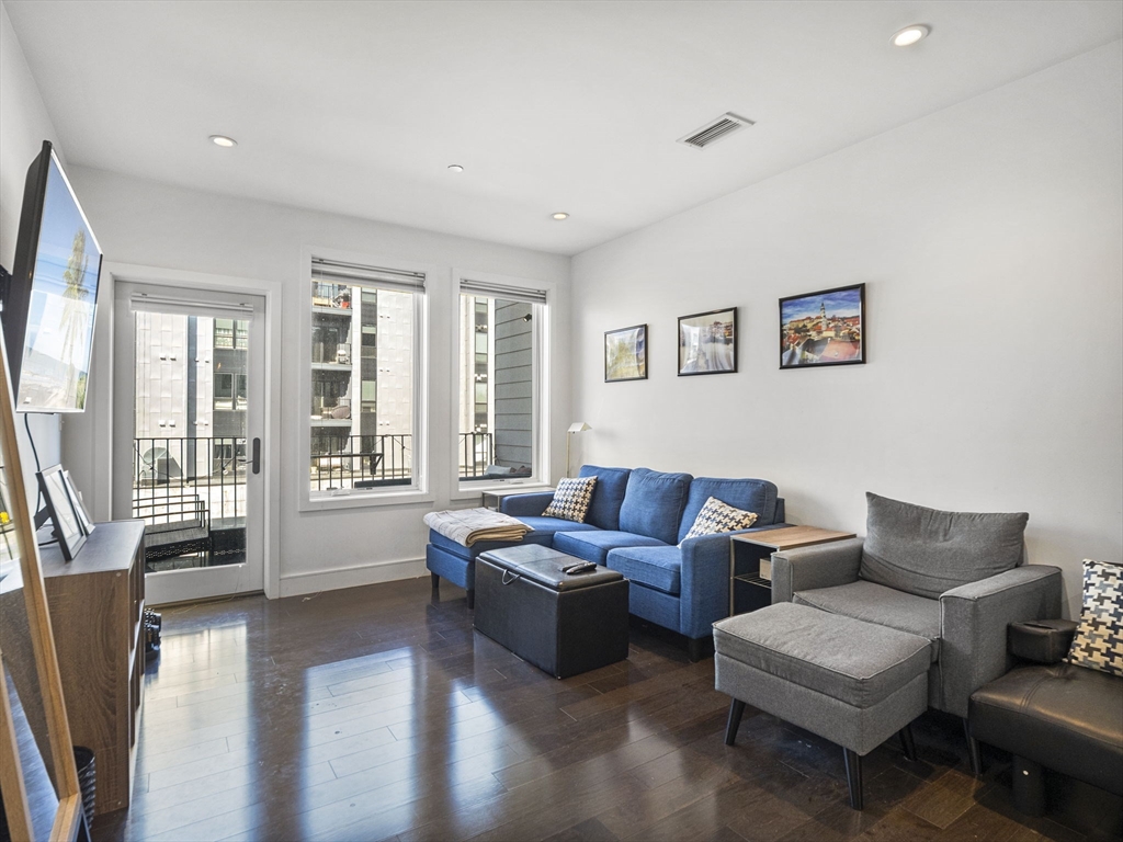 2 West 6th St, South Boston