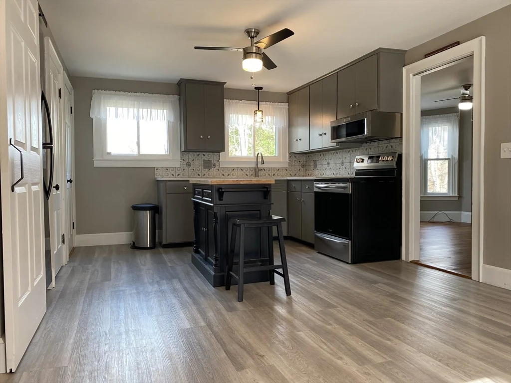 33 Maple St, Sterling