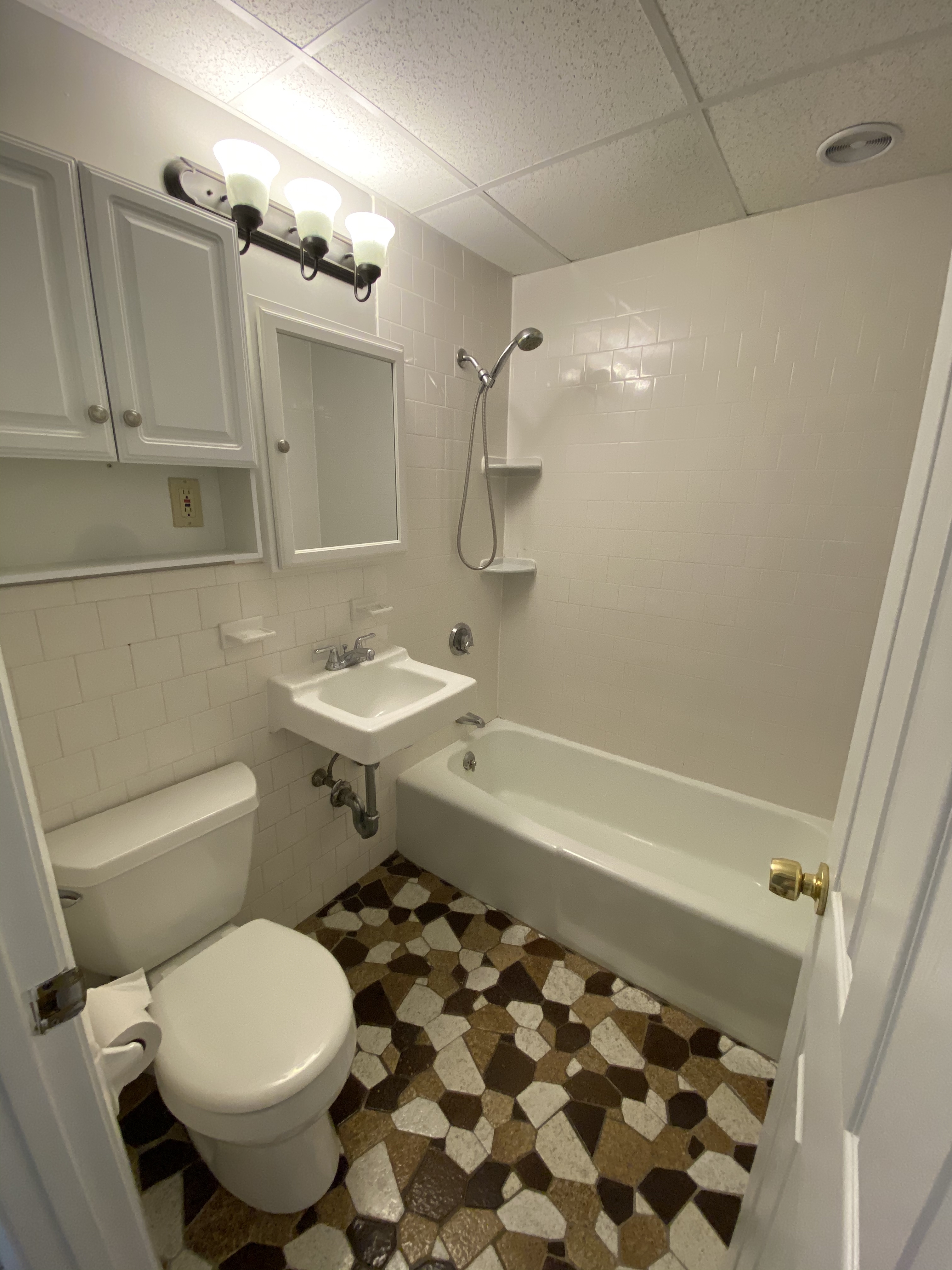 1 bed, 1 bath apartment for rent at 1753 Beacon St Unit 1, Washington Square — photo 7 of 7