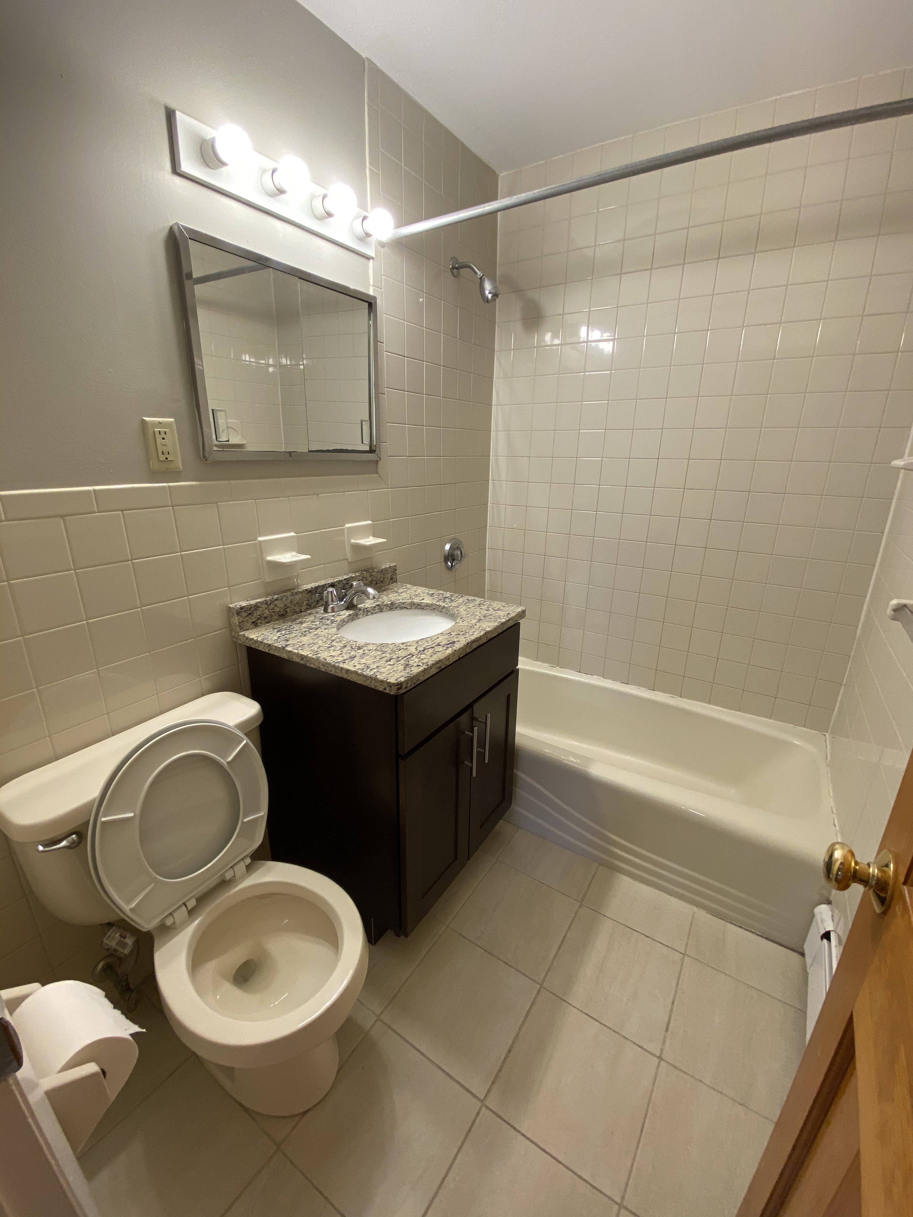 2 bed, 1 bath apartment for rent at 266 Grove St Unit 9, Newton — photo 7 of 10