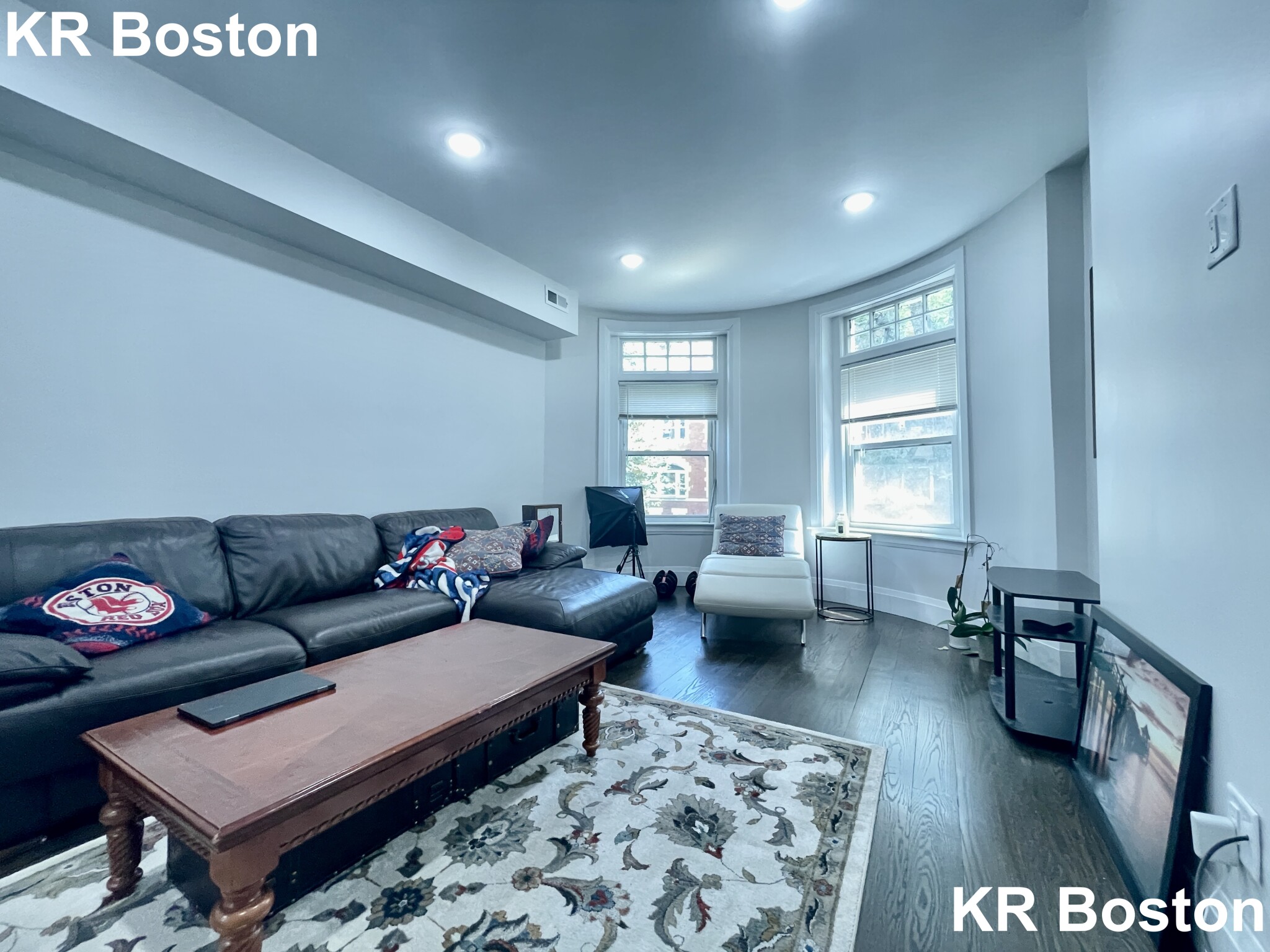 4 bed, 2 bath apartment for rent at 14 Strathmore Rd Unit 1, Coolidge Corner — photo 2 of 5