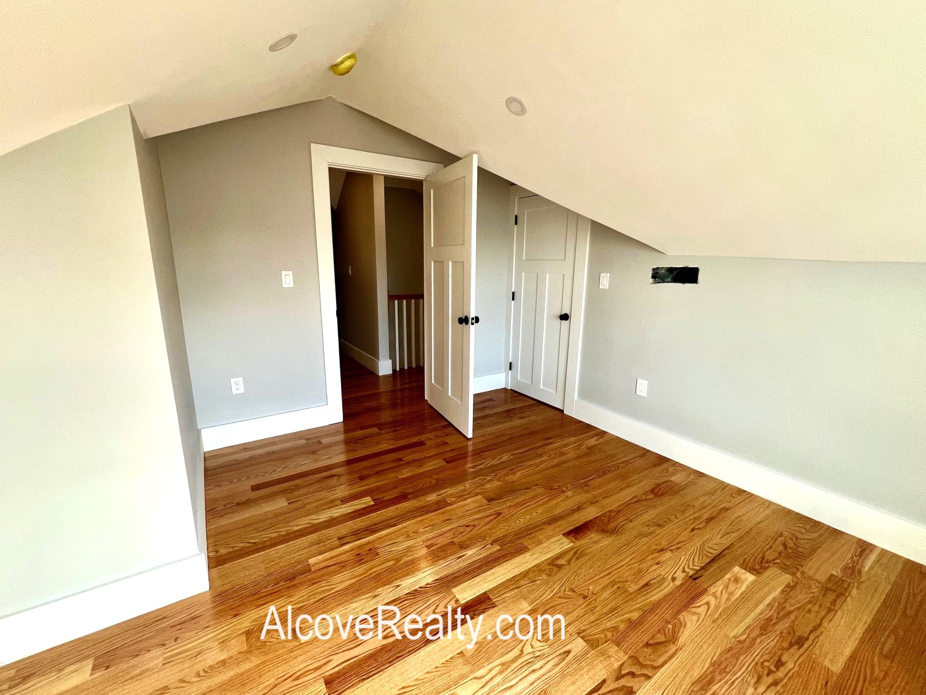 6 bed, 2 bath apartment for rent at 42 George St Unit 2, South Medford — photo 2 of 8