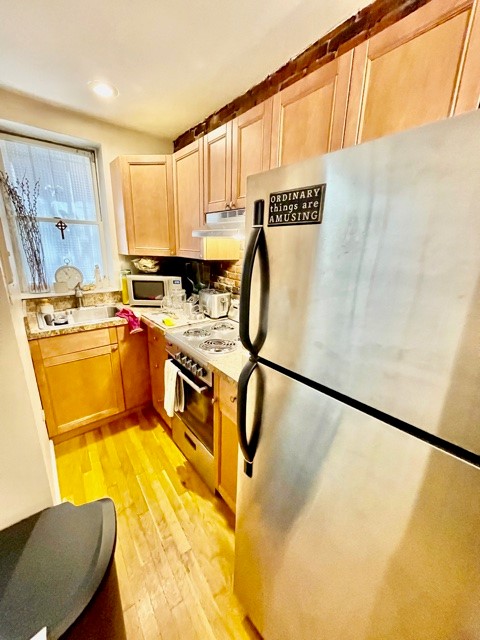 Studio bed, 1 bath apartment for rent at 130 Prince St Unit B, North End — photo 7 of 9