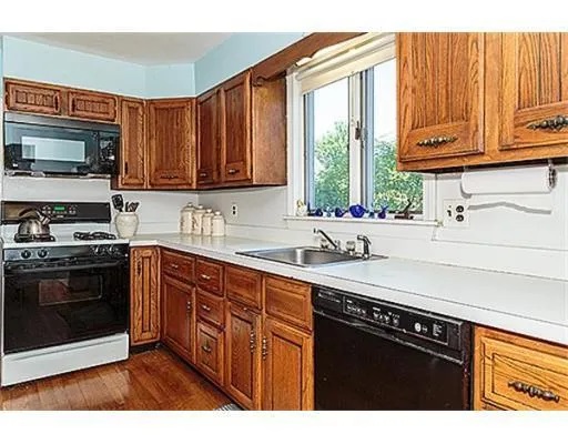 6 bed, 3 bath apartment for rent at 38 Floyd St Unit 1, Waltham — photo 7 of 10