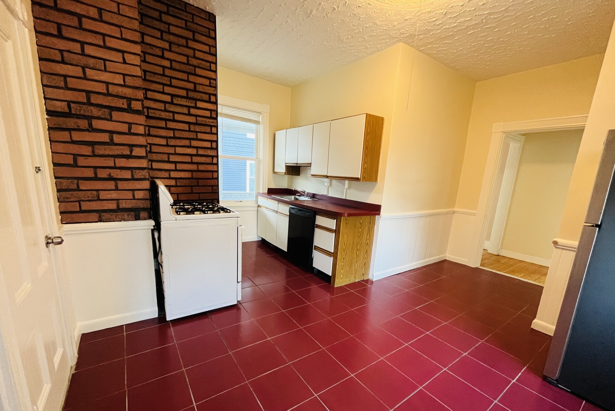 2 bed, 1 bath apartment for rent at 43 Dartmouth St Unit 1, Winter Hill — photo 7 of 10