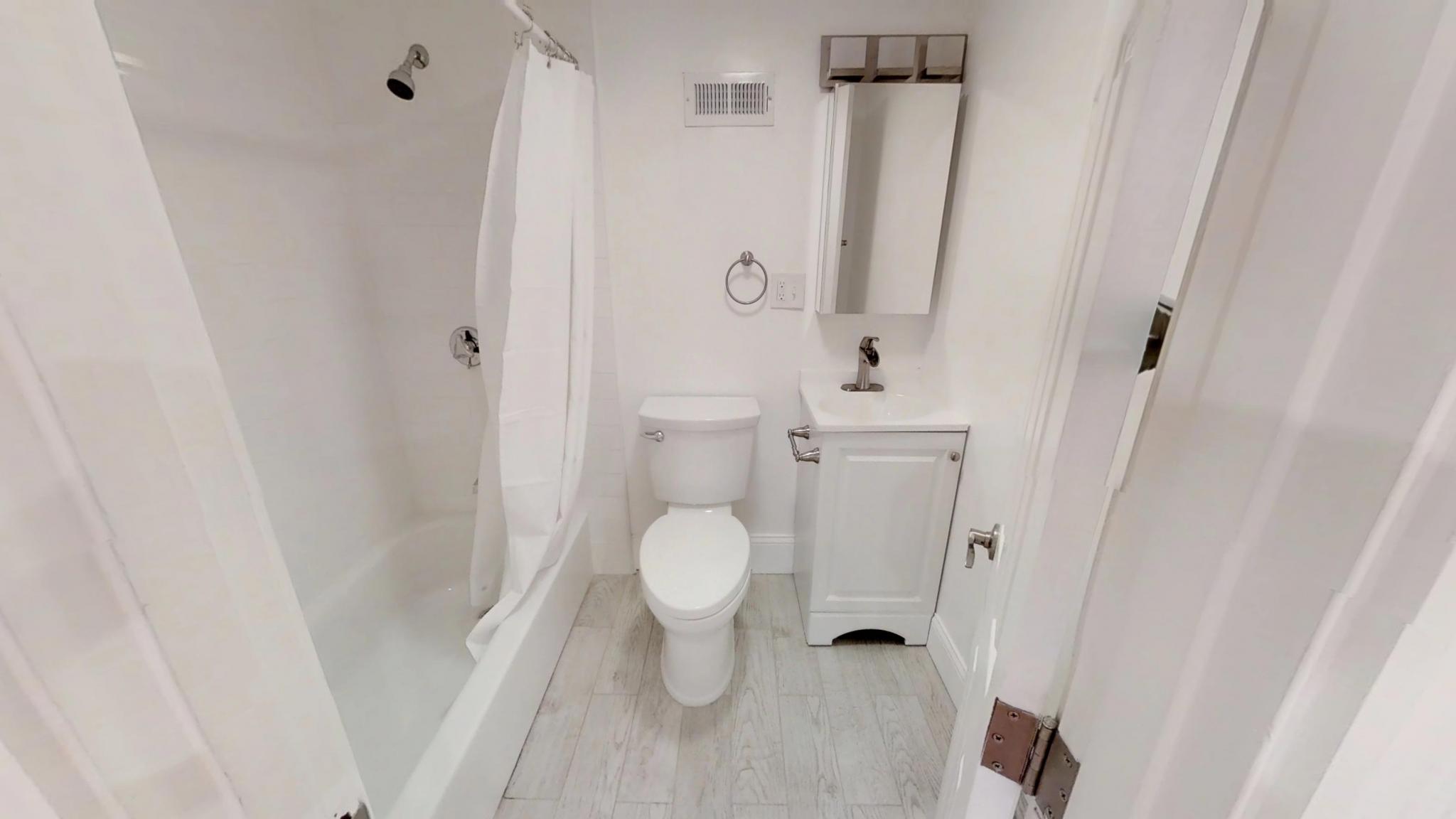 4 bed, 2 bath apartment for rent at 5 Moore Unit 1, Porter Square — photo 4 of 7