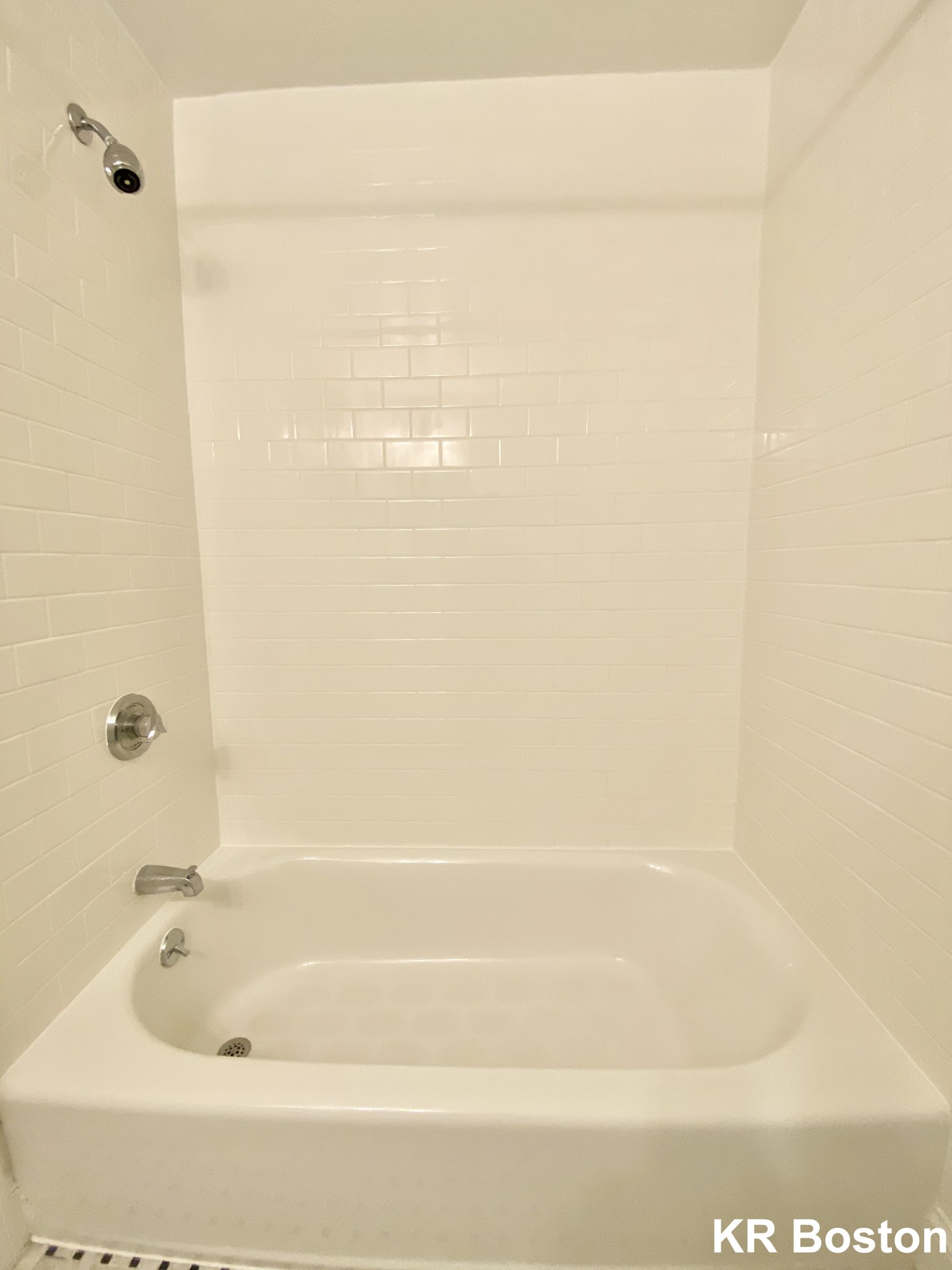 3 bed, 1.5 bath apartment for rent at 72 Walker St Unit 1, Harvard Square — photo 2 of 7