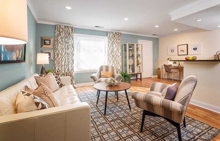 2 bed, 1.5 bath apartment for rent at 617 Vfw Pkwy Unit ., Chestnut Hill — photo 8 of 39