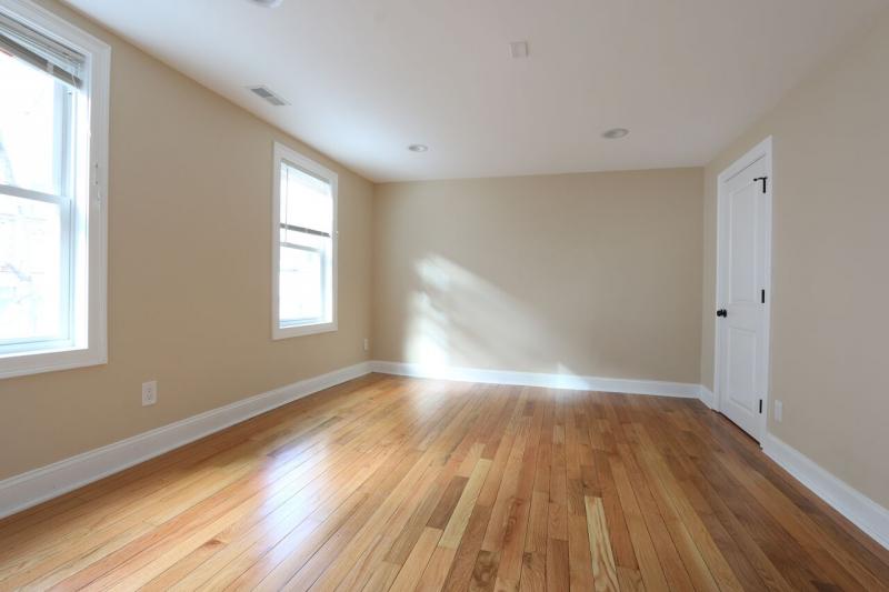 3 bed, 1.5 bath apartment for rent at 3 Saint James Pl, Roxbury — photo 8 of 9