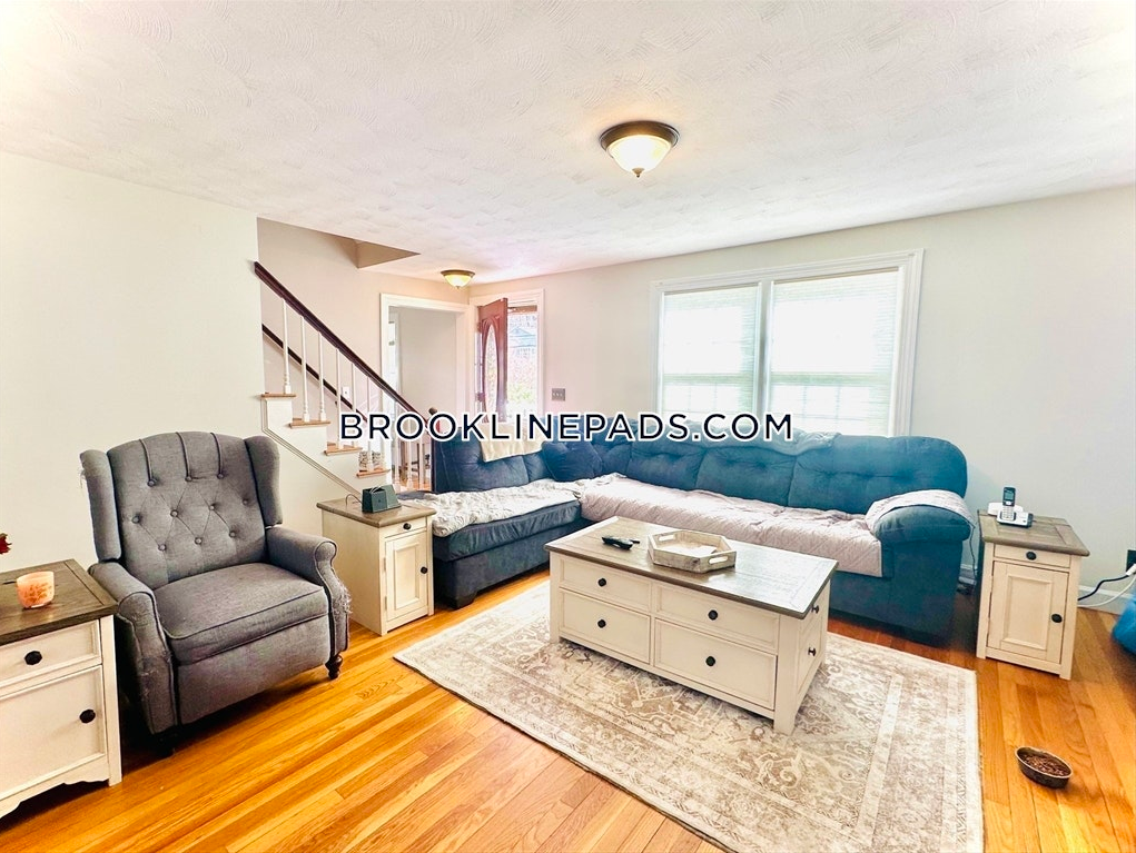 3 bed, 3 bath apartment for rent at 49 Hackensack Rd Unit A, Chestnut Hill — photo 5 of 8