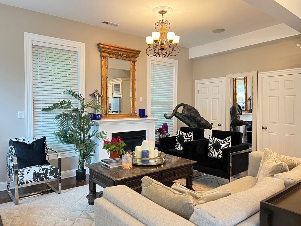 2 bed, 1.5 bath apartment for rent at 826 Watertown St Unit R, Newton — photo 1 of 6