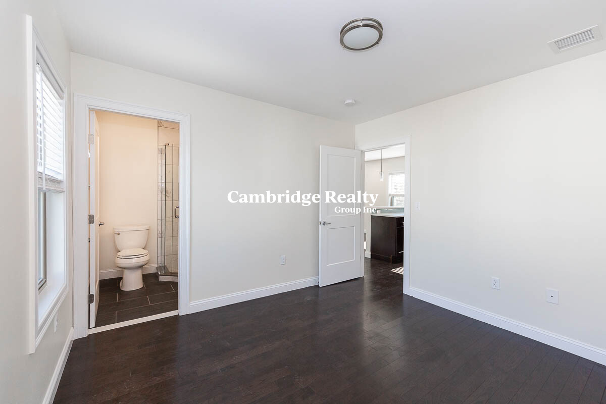 4 bed, 4+ bath apartment for rent at 39 Harvard St Unit 2, South Medford — photo 7 of 20