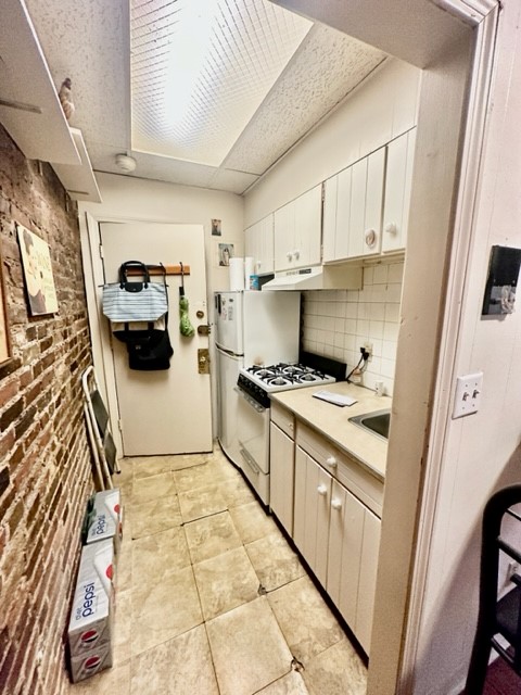 Studio bed, 1 bath apartment for rent at 23 Sheafe St Unit 1R, North End — photo 7 of 9