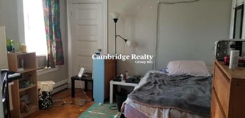 3 bed, 1 bath apartment for rent at 70 Willow St Unit 3T, Wellington-Harrington — photo 6 of 11