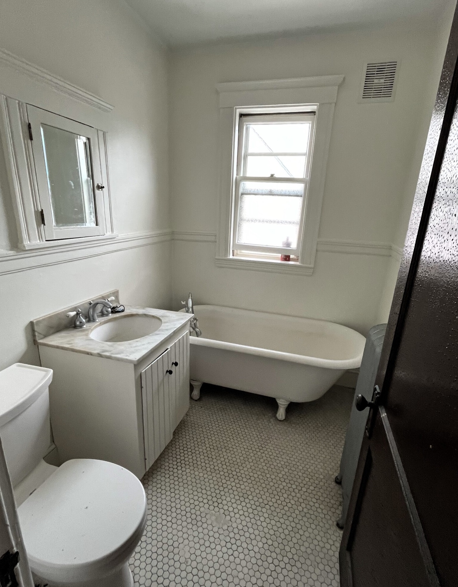 3 bed, 2 bath apartment for rent at 346-348 Belmont St Unit 2T, Watertown — photo 5 of 9