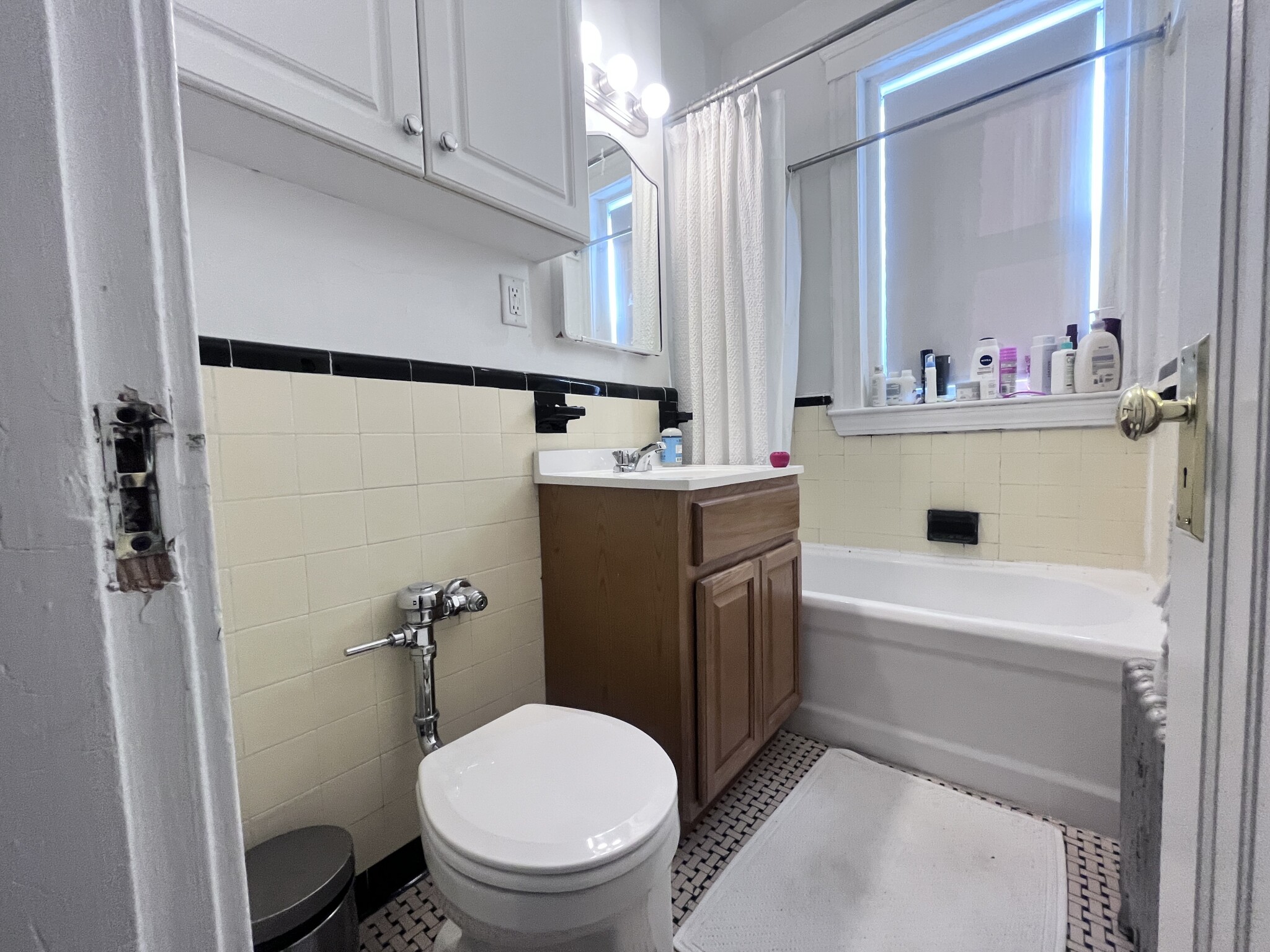 2 bed, 1 bath apartment for rent at 70 Chiswick Rd Unit 18, Brighton — photo 3 of 5