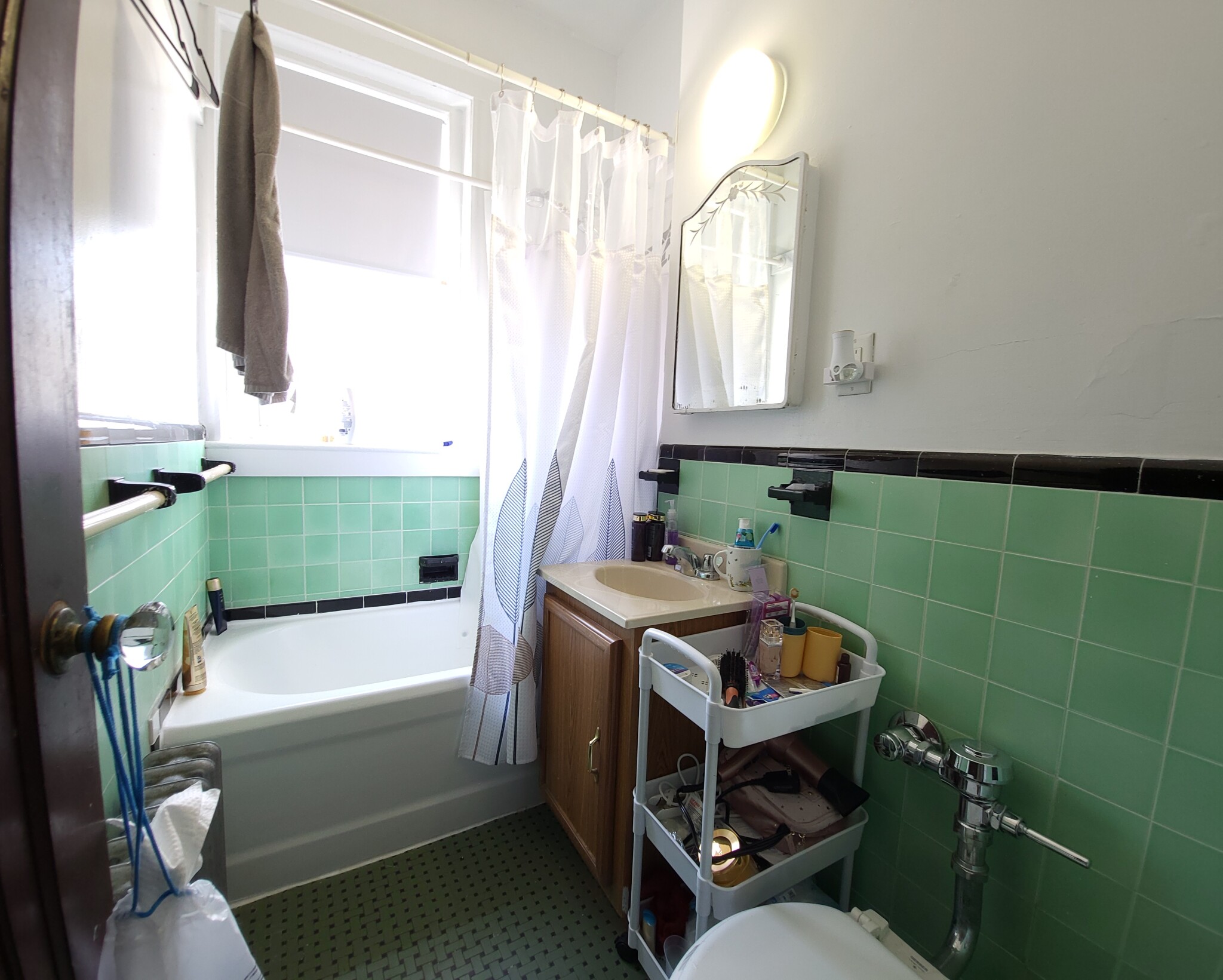 1 bed, 1 bath apartment for rent at 70 Chiswick Rd Unit 21, Brighton — photo 3 of 3