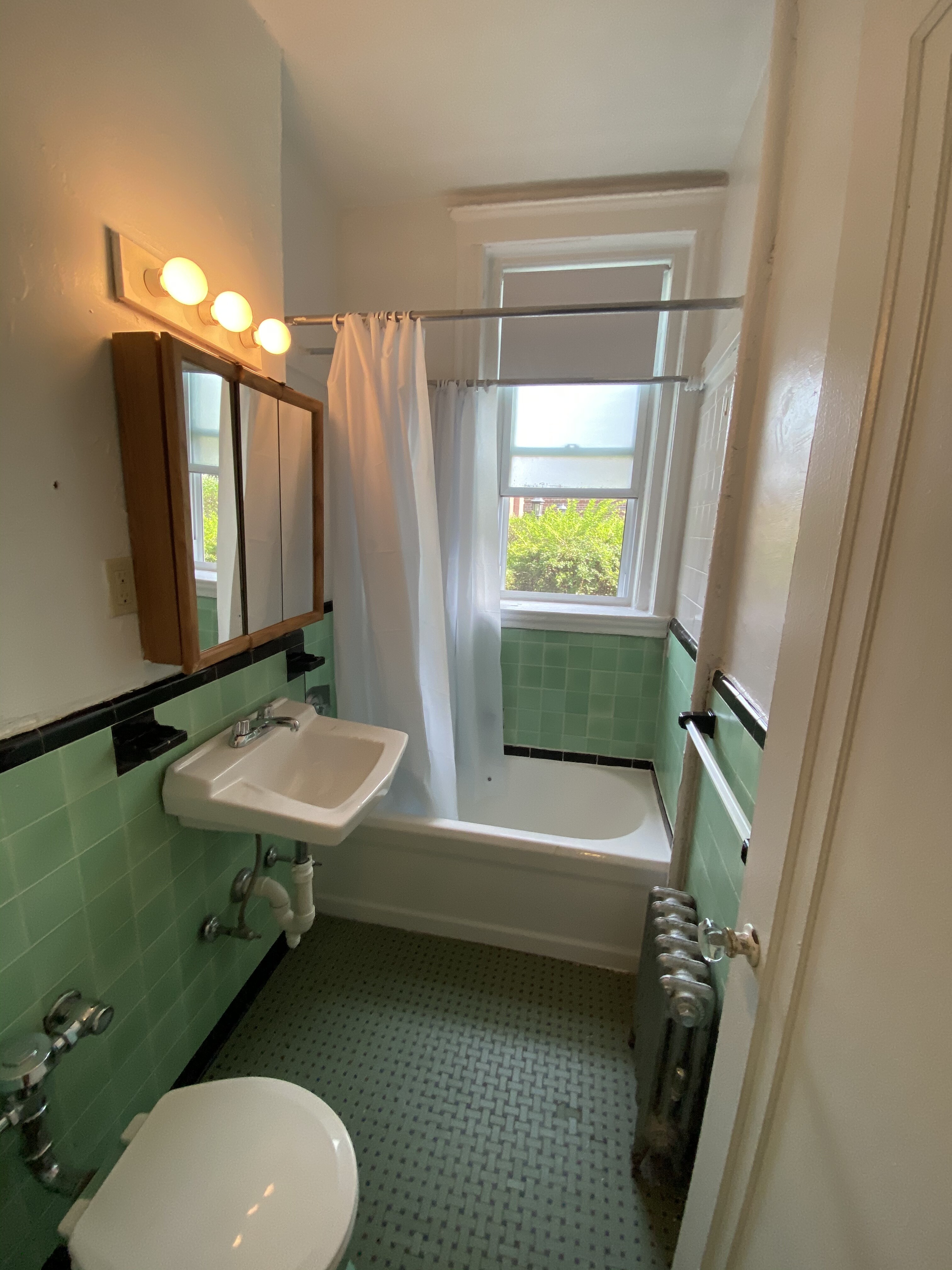 1 bed, 1 bath apartment for rent at 70 Chiswick Rd Unit 2, Brighton — photo 6 of 7