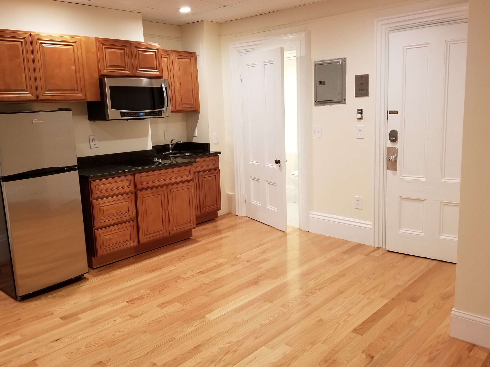 Studio bed, 1 bath apartment for rent at 70 Pinckney St Unit 6, Beacon Hill — photo 3 of 15