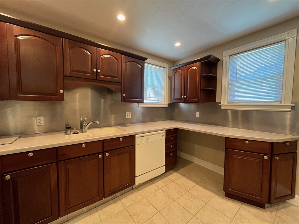 2 Woodville Park, Roxbury