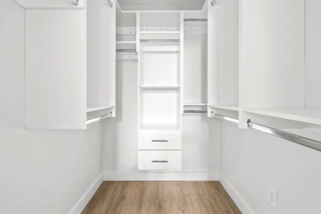 300 Commercial St, Waterfront