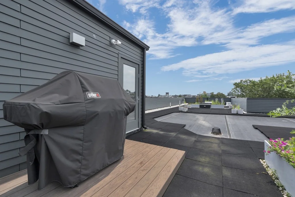 537 E 1st St, South Boston