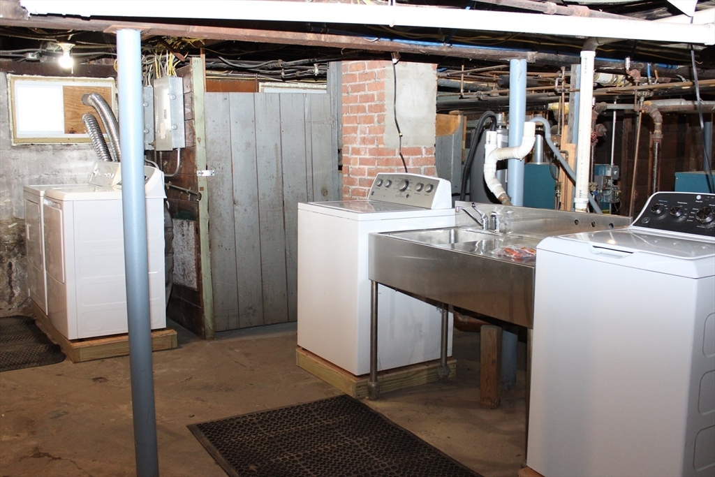 72 Bradford Rd, Watertown