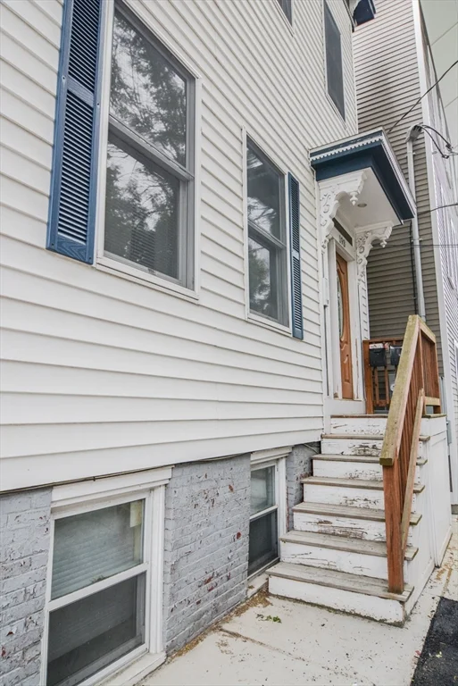 193 W 8th St, South Boston