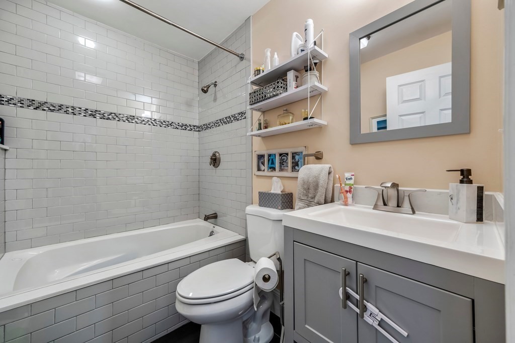 673 E 2nd St, South Boston