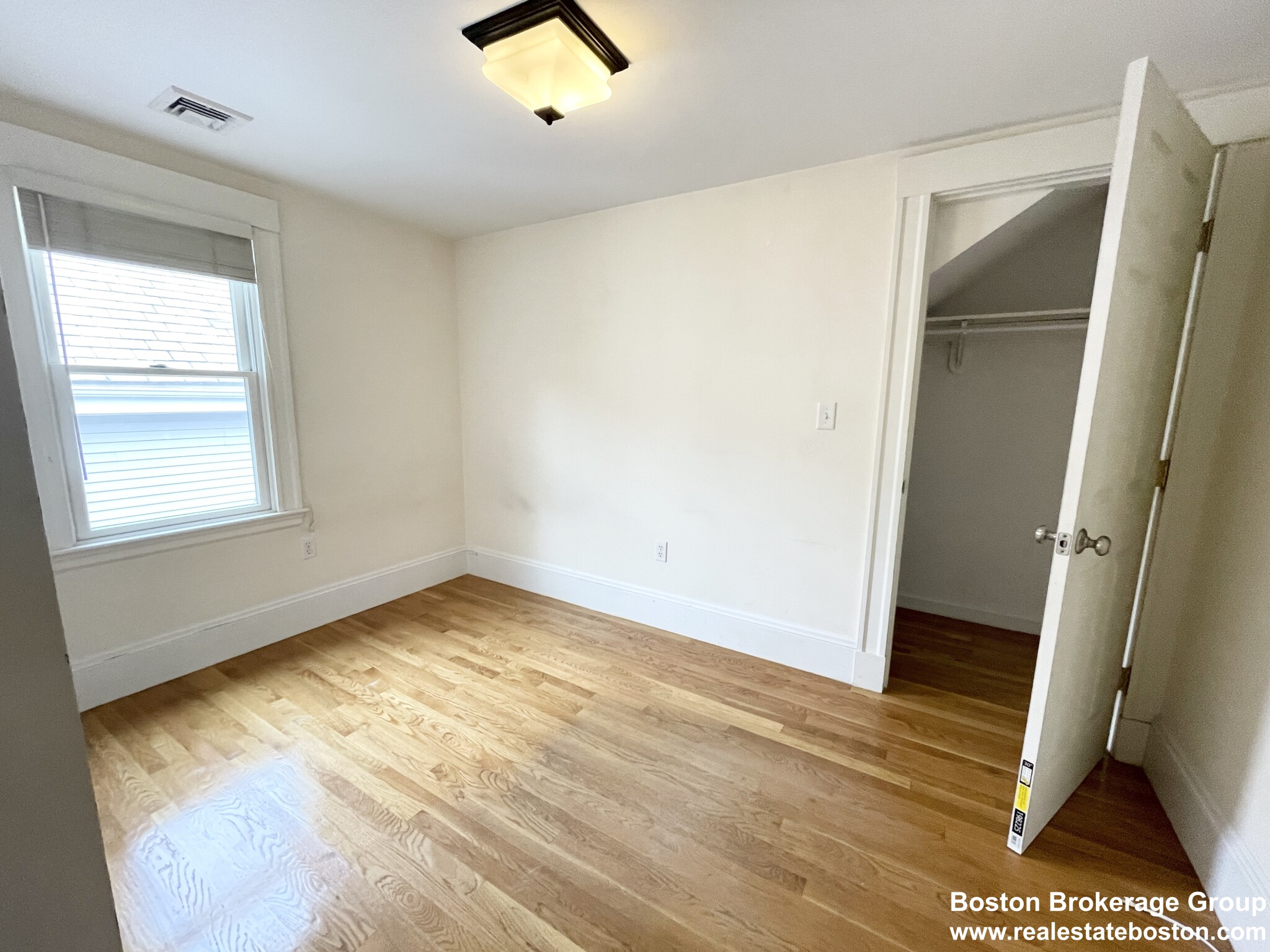 15 Sunset St, Mission Hill