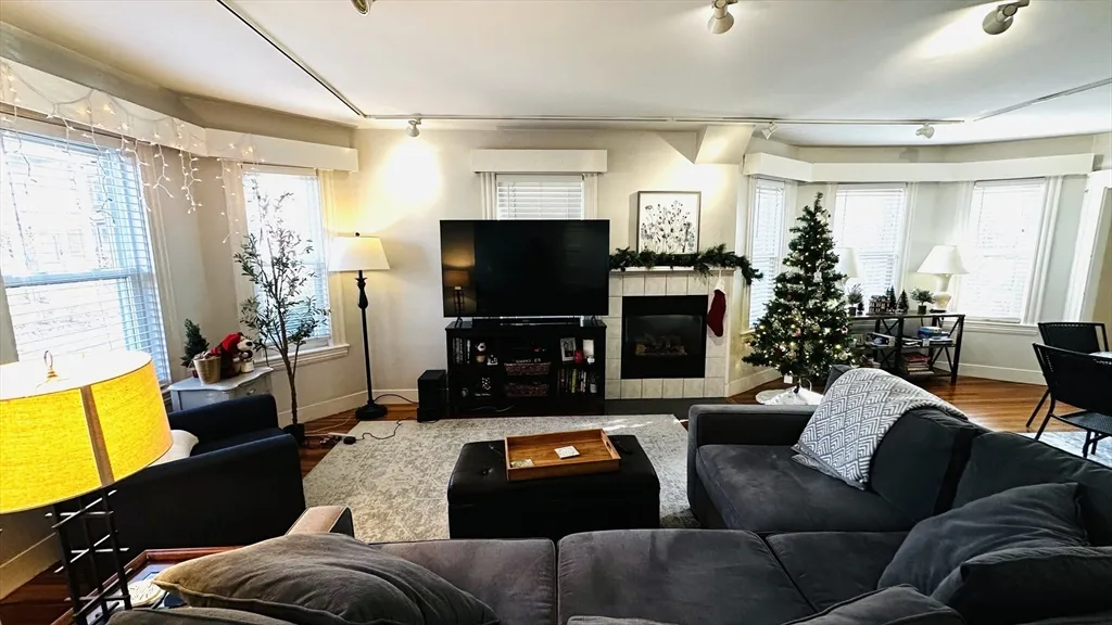 128 Garden, Neighborhood 9