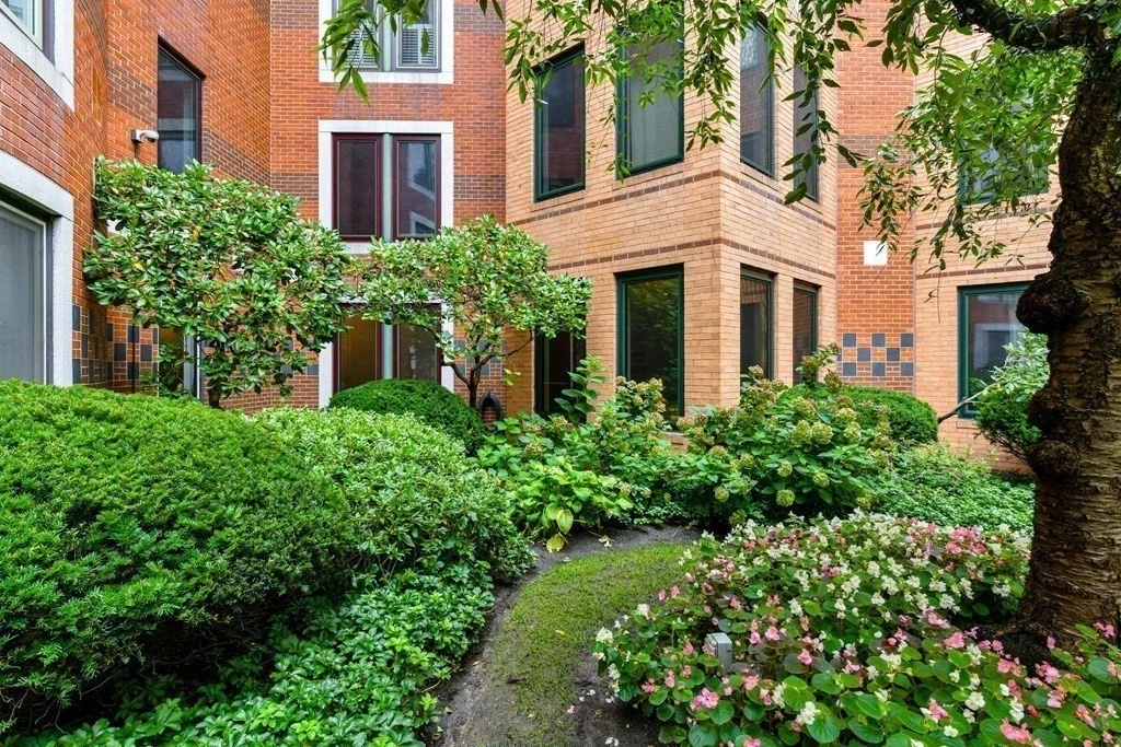 492 Beacon St, Back Bay