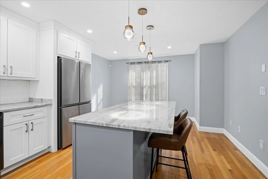 67 N Quinsigamond Ave, Shrewsbury