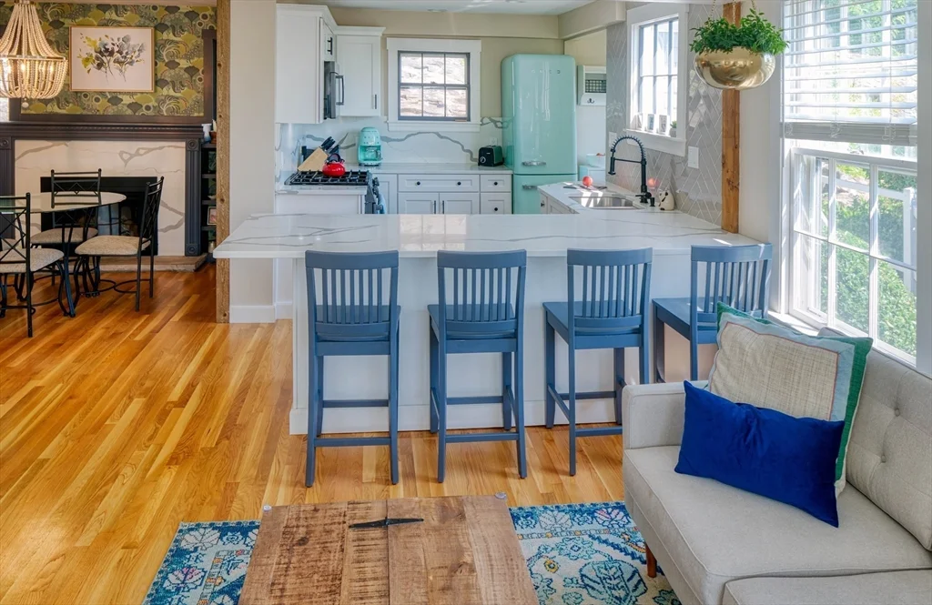 11 Gingerbread Hill, Marblehead