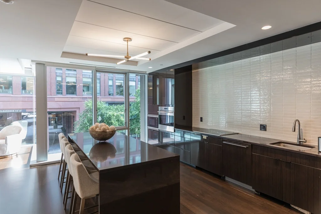 32 Traveler St, South End