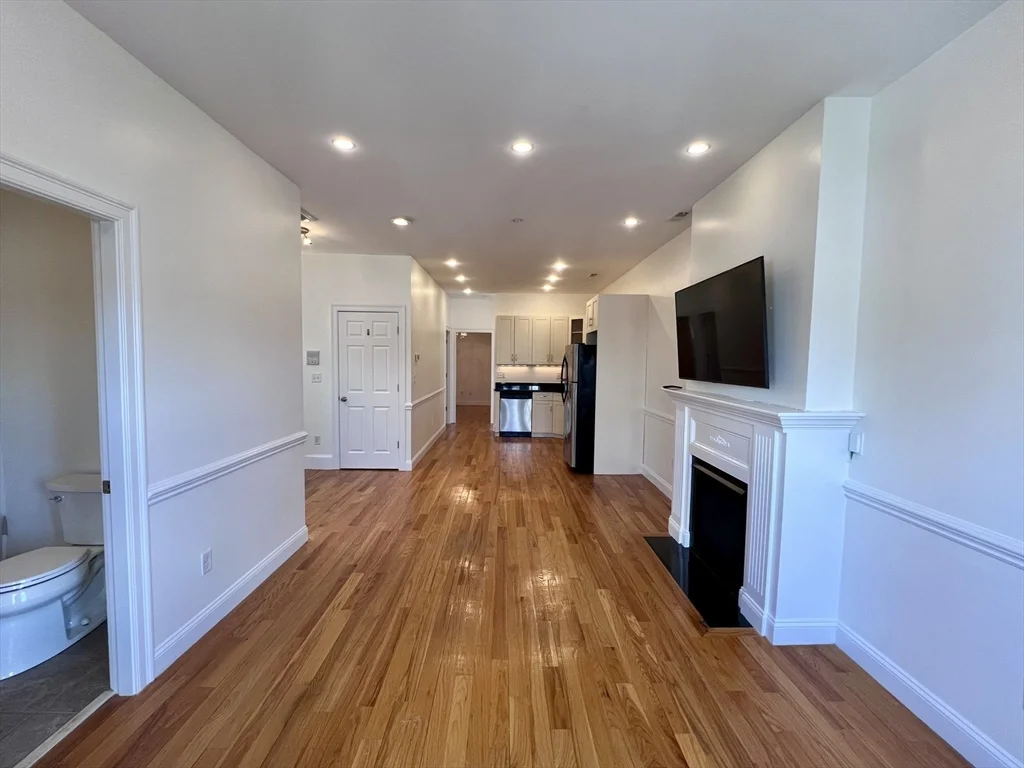 150-1/2 M St, South Boston