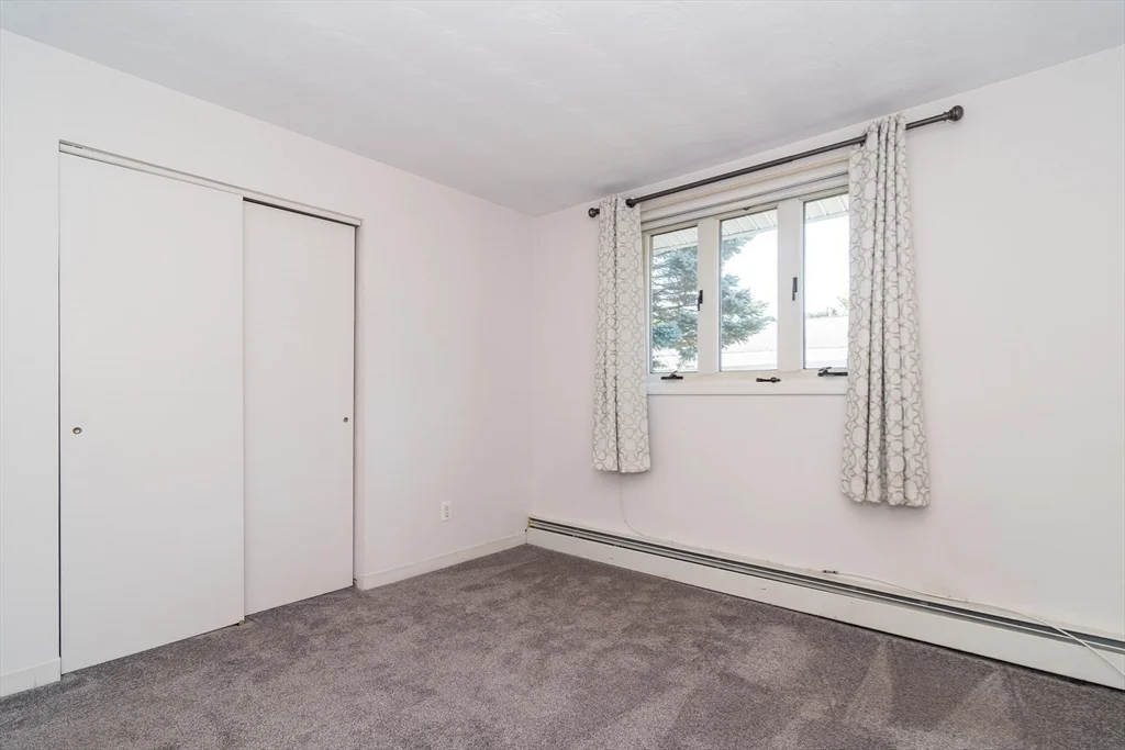 14 Rosslare Rd, Framingham