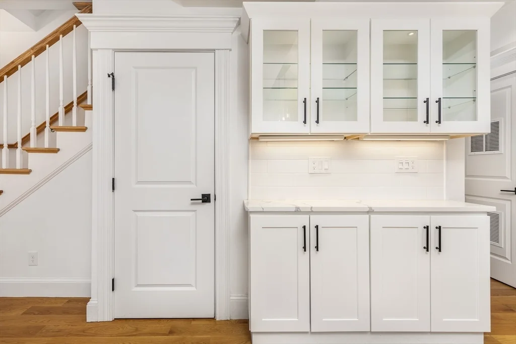 12 S Mason St, Salem