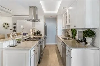 65 East India Row, Downtown