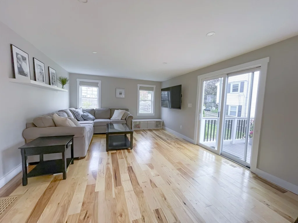 4 Pine Crest Rd, Braintree