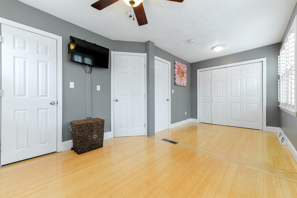 4 Spruce Rd, Precinct One/Upper Dedham