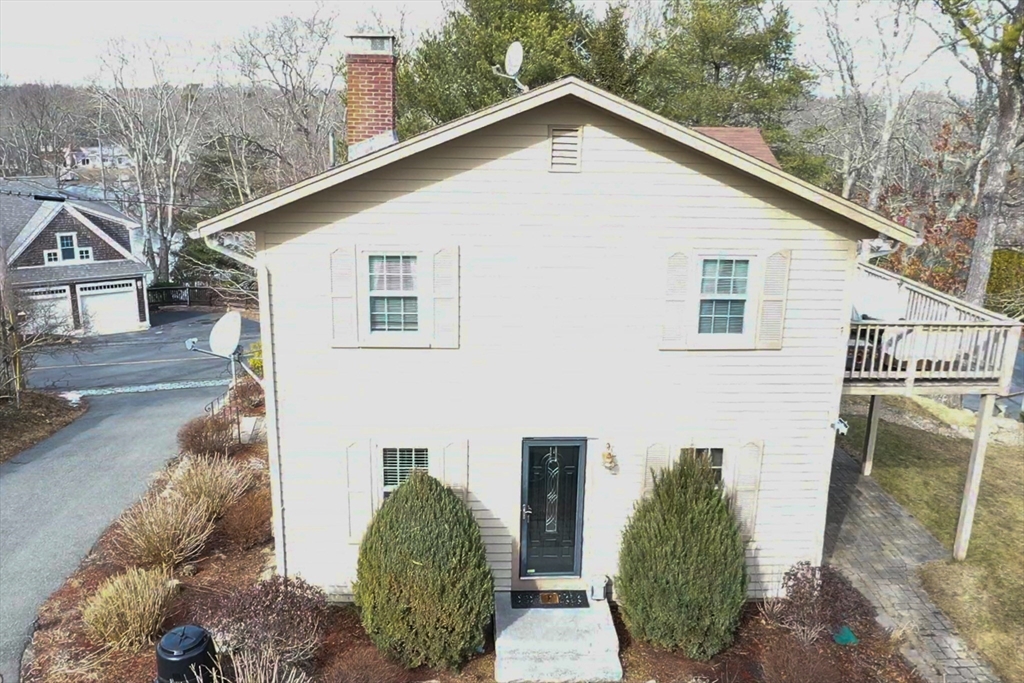 92 James Cir, Mashpee