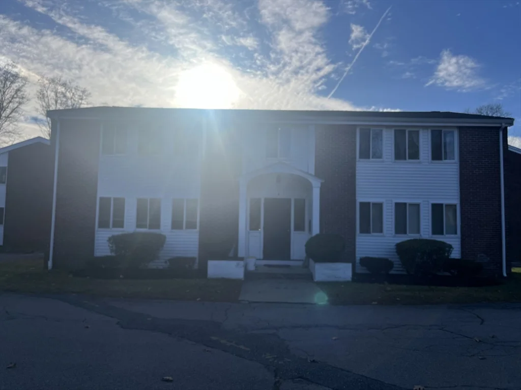 272 Bedford St, Abington
