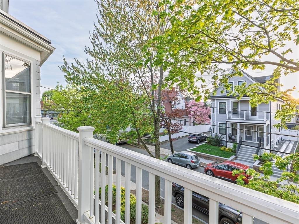 13 Oxford Ave, Belmont