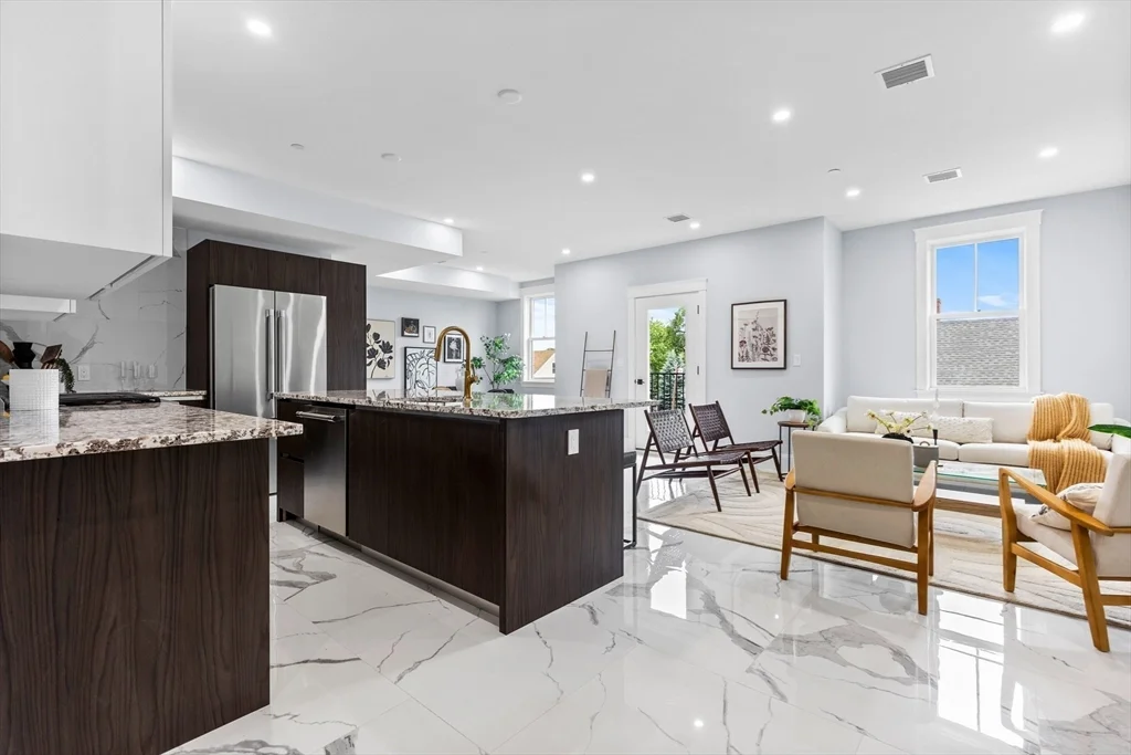 32 Pearl St, Dorchester